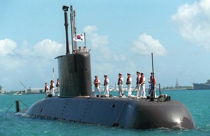Một chiếc tàu ngầm lớp Changbogo của hải quân Hàn Quốc